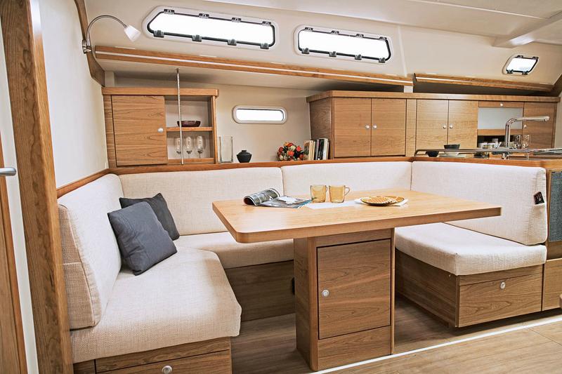 Book yachts online - sailboat - Hanse 430 - Tria S - rent