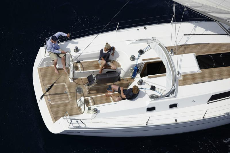 Book yachts online - sailboat - Hanse 430 - Tria S - rent