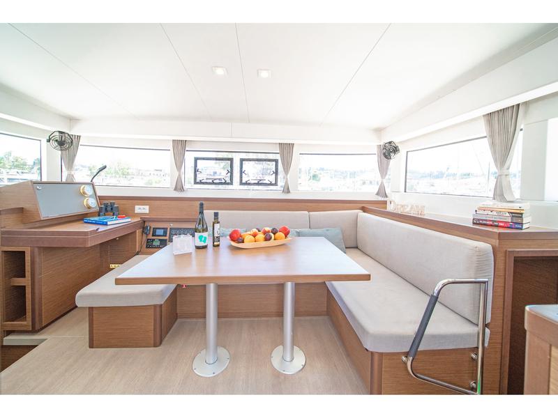 Book yachts online - catamaran - Lagoon 40 - NEMO - rent