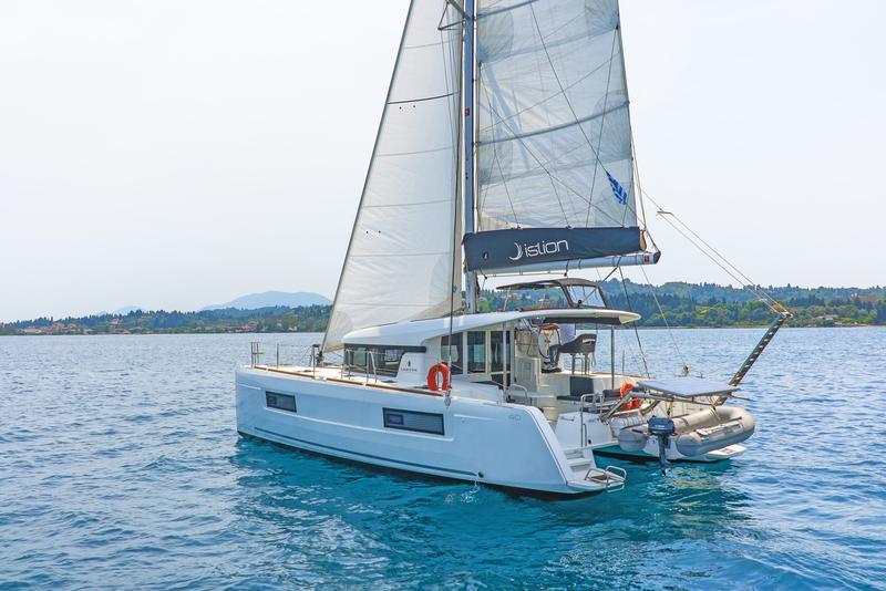 Book yachts online - catamaran - Lagoon 40 - NEMO - rent