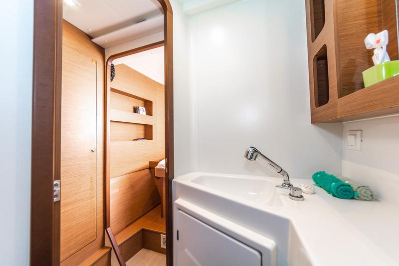 Book yachts online - catamaran - Lagoon 42 A/C &amp; GEN. - IONAS - rent