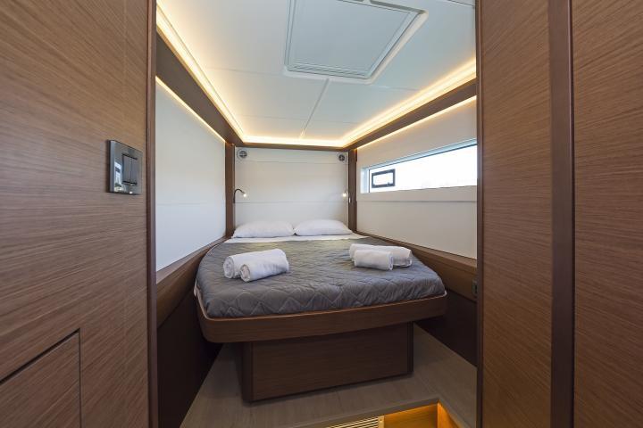 Book yachts online - catamaran - Lagoon 46 A/C &amp; GEN &amp; WM - LUCKY DRAGON - rent