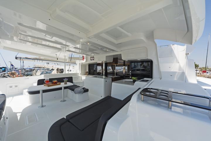 Book yachts online - catamaran - Lagoon 46 A/C &amp; GEN &amp; WM - LUCKY DRAGON - rent