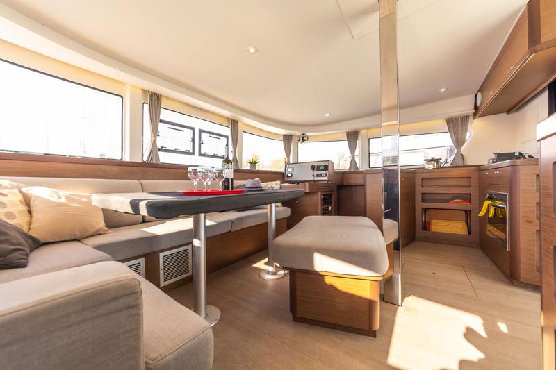 Book yachts online - catamaran - Lagoon 42 A/C &amp; GEN. - ARIA - rent