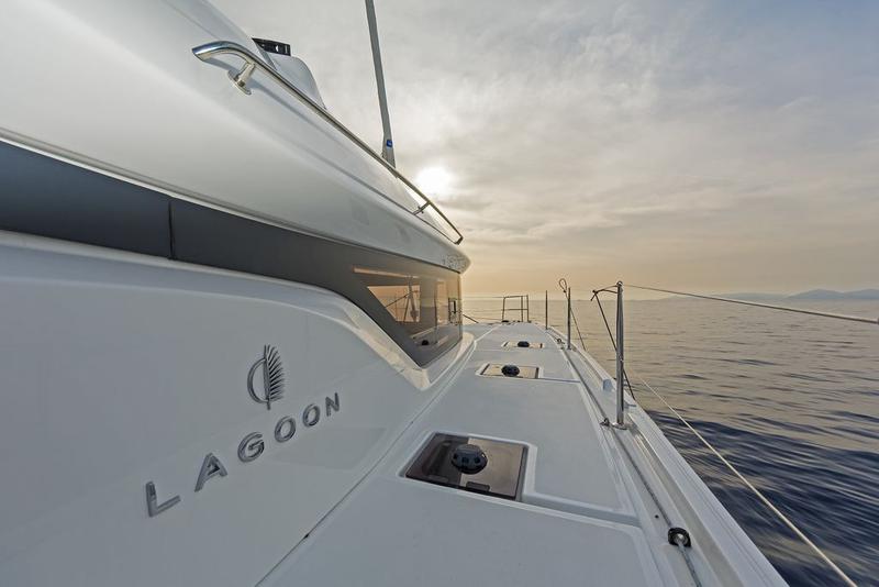 Book yachts online - catamaran - Lagoon 50 A/C &amp; GEN &amp; WM - HAPPY FEET (ONLY SKIPPERED) - rent