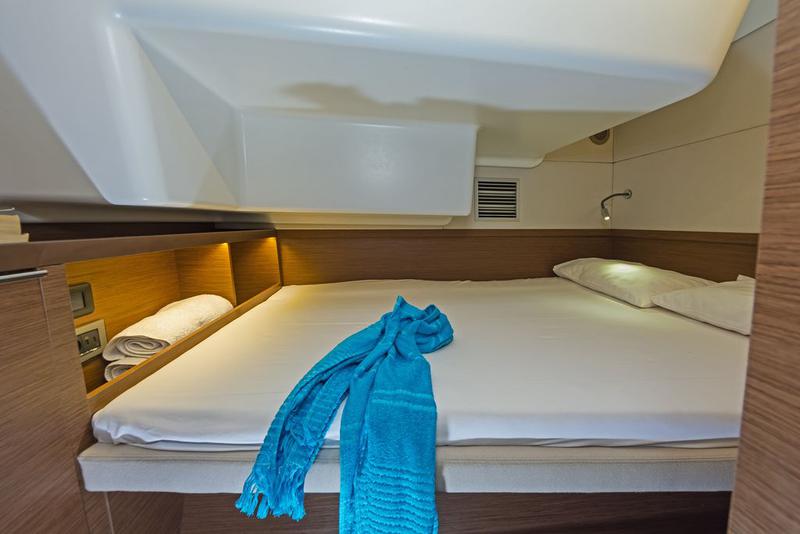 Book yachts online - catamaran - Lagoon 50 A/C &amp; GEN &amp; WM - HAPPY FEET (ONLY SKIPPERED) - rent