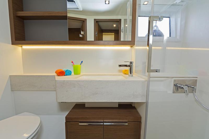 Book yachts online - catamaran - Lagoon 50 A/C &amp; GEN &amp; WM - HAPPY FEET (ONLY SKIPPERED) - rent
