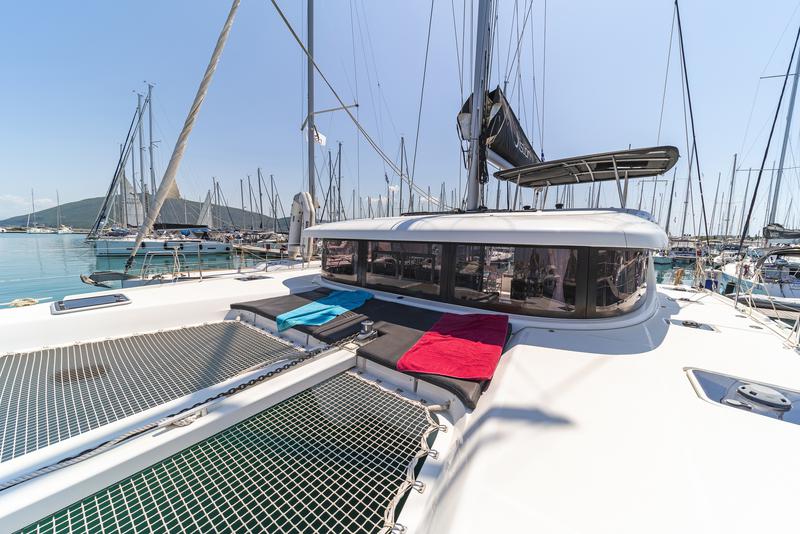 Book yachts online - catamaran - Lagoon 42 A/C &amp; GEN - PULSAR - rent