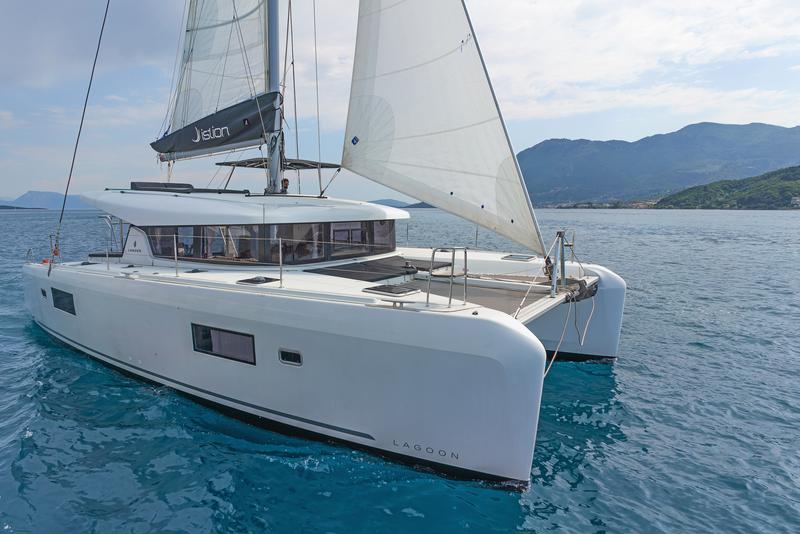 Book yachts online - catamaran - Lagoon 42 A/C &amp; GEN - PULSAR - rent