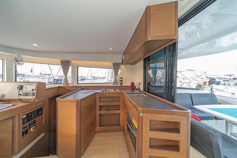 Book yachts online - catamaran - Lagoon 42 A/C &amp; GEN - PULSAR - rent