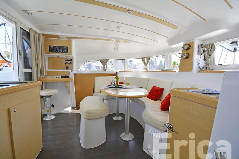 Book yachts online - catamaran - Lagoon 380 S2 - Erica - rent