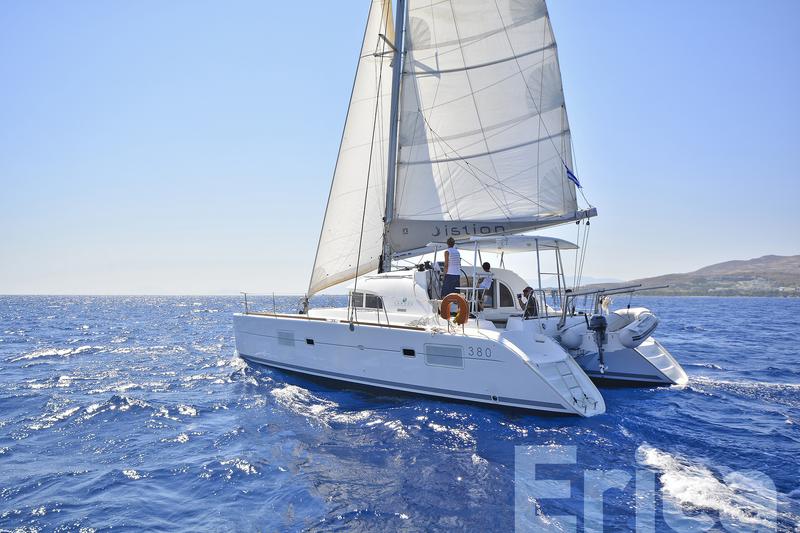 Book yachts online - catamaran - Lagoon 380 S2 - Erica - rent