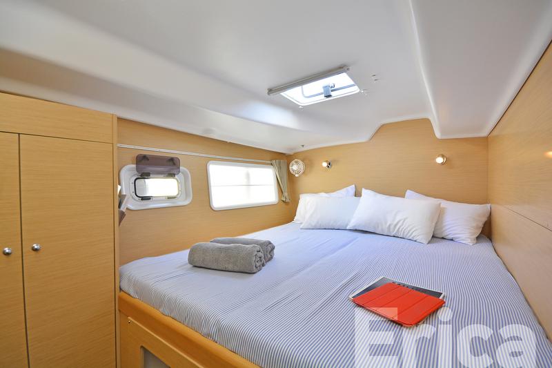 Book yachts online - catamaran - Lagoon 380 S2 - Erica - rent