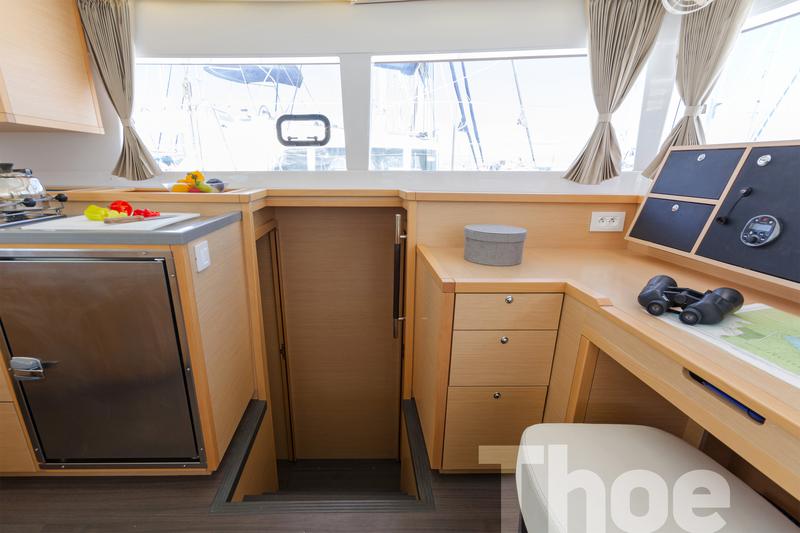 Book yachts online - catamaran - Lagoon 450 Fly A/C &amp; GEN - Thoe - rent