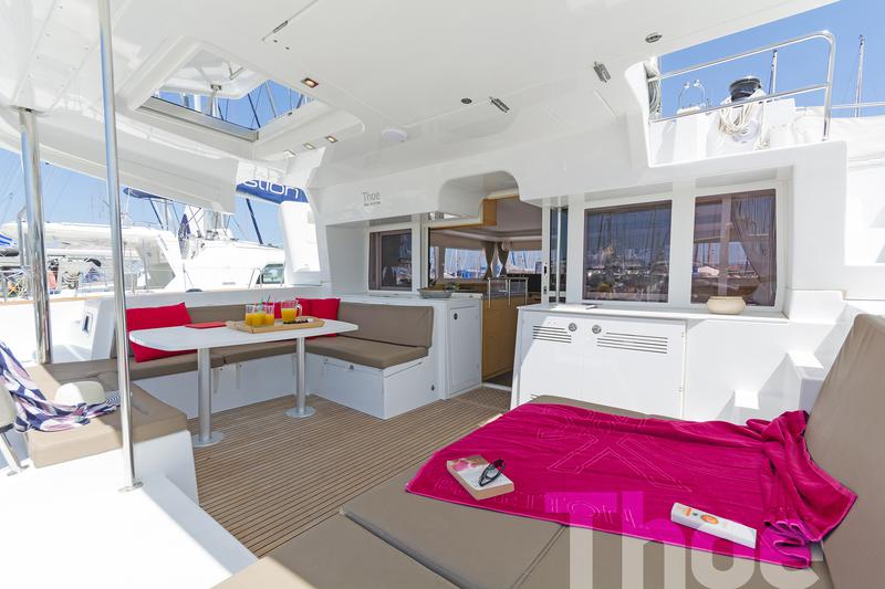 Book yachts online - catamaran - Lagoon 450 Fly A/C &amp; GEN - Thoe - rent