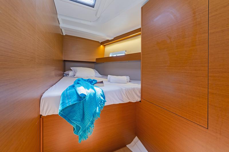 Book yachts online - sailboat - Sun Odyssey 490 - QUEENS OF UTRECHT - rent