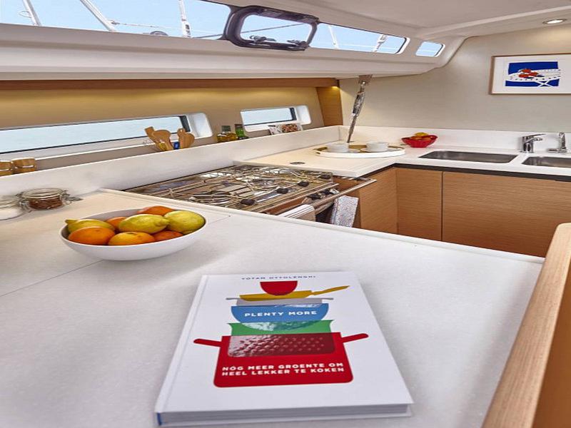 Book yachts online - sailboat - Sun Odyssey 440 - Jolly Roger - rent
