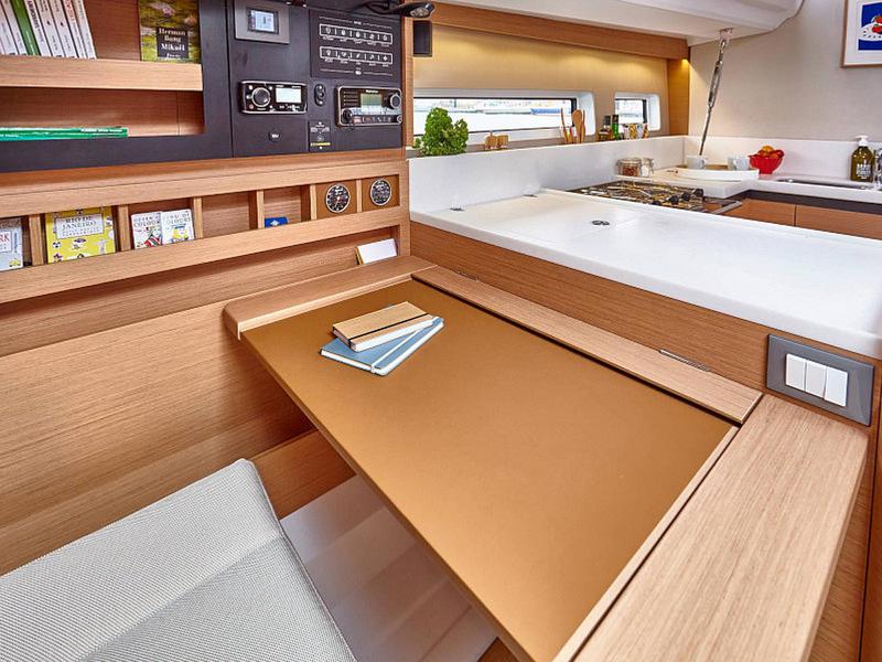 Book yachts online - sailboat - Sun Odyssey 440 - Jolly Roger - rent