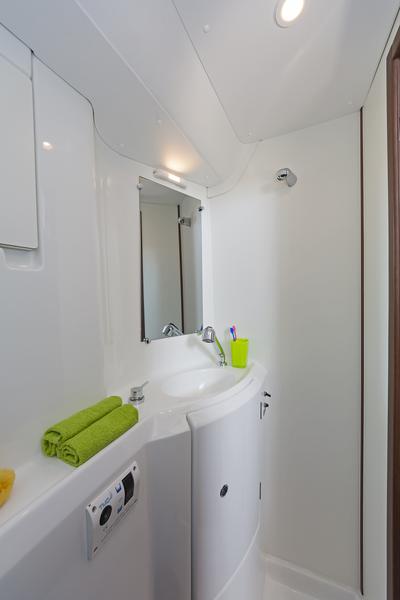 Book yachts online - catamaran - Lagoon 380 - ELEVEN - rent
