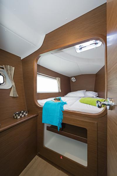 Book yachts online - catamaran - Lagoon 380 - ELEVEN - rent