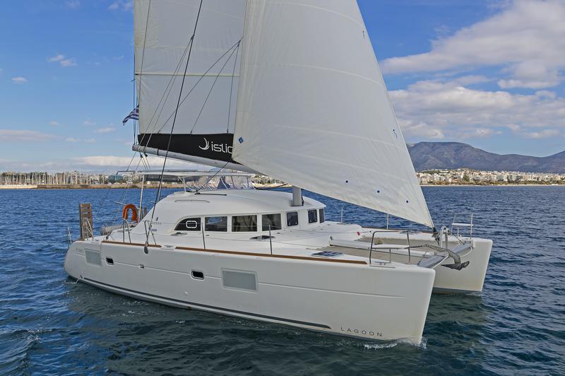 Book yachts online - catamaran - Lagoon 380 - ELEVEN - rent