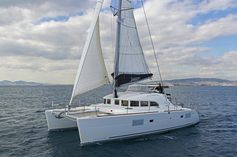 Book yachts online - catamaran - Lagoon 380 - ELEVEN - rent