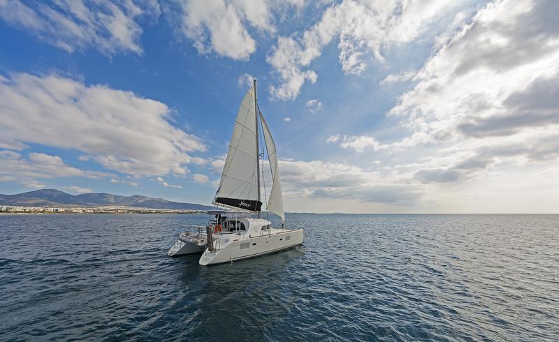 Book yachts online - catamaran - Lagoon 380 - ELEVEN - rent