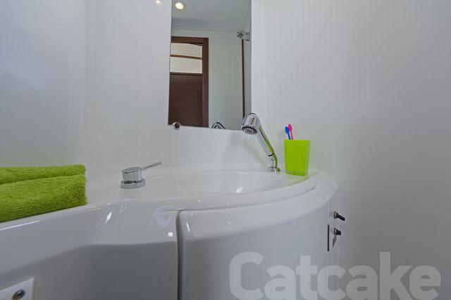 Book yachts online - catamaran - Lagoon 380 S2 - Catcake - rent