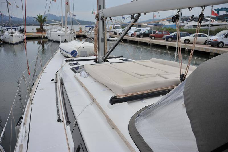 Book yachts online - sailboat - Dufour 520 GL - Greenleaf - rent