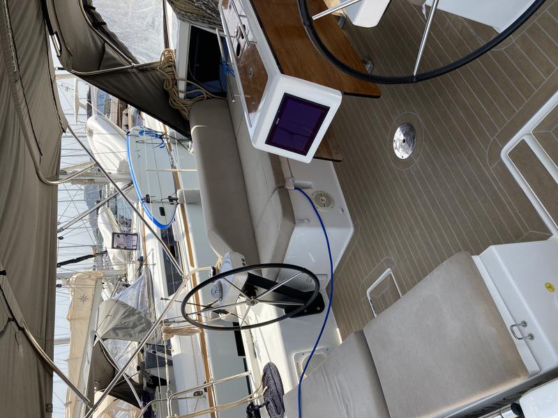 Book yachts online - sailboat - Dufour 430 Grand Large - Hermione - rent