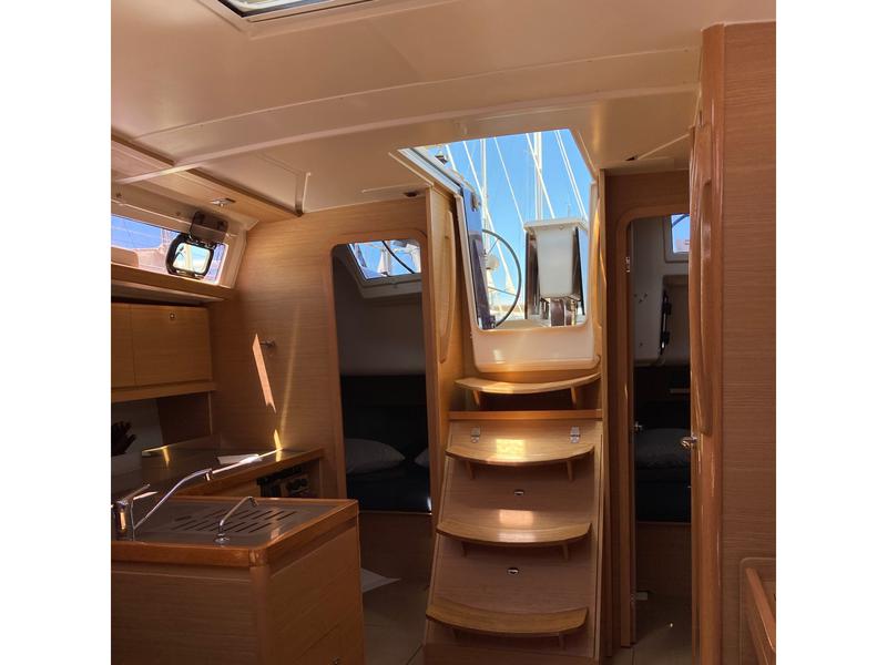 Book yachts online - sailboat - Dufour 390 Grand Large - Pixie - rent