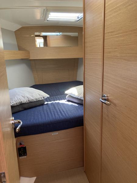Book yachts online - sailboat - Dufour 390 Grand Large - Pixie - rent