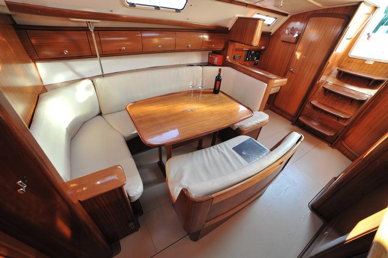 Book yachts online - sailboat - Bavaria 38 - Tommy  - rent