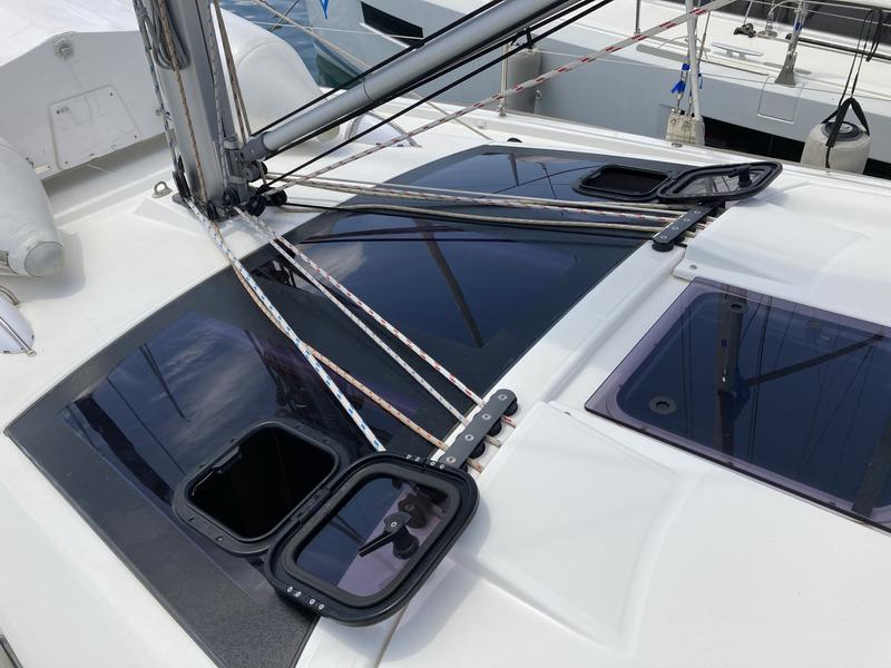 Book yachts online - sailboat - Dufour 390 Grand Large - Molesta - rent