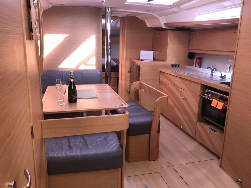 Book yachts online - sailboat - Dufour 430 Grand Large - Billywig - rent