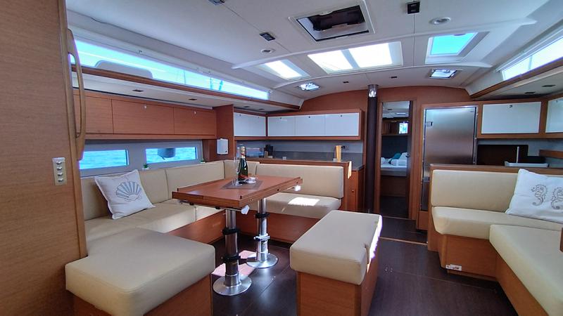 Book yachts online - sailboat - Dufour 530 Owner's Version - Asperula - rent