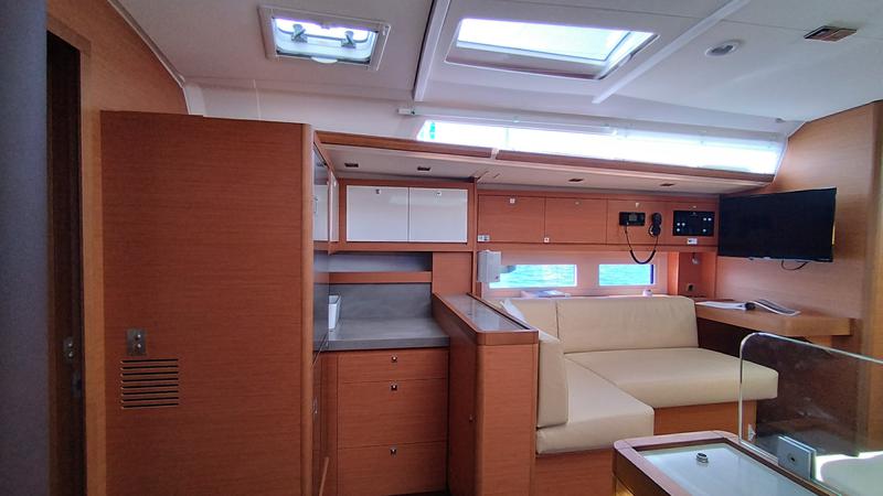 Book yachts online - sailboat - Dufour 530 Owner's Version - Asperula - rent
