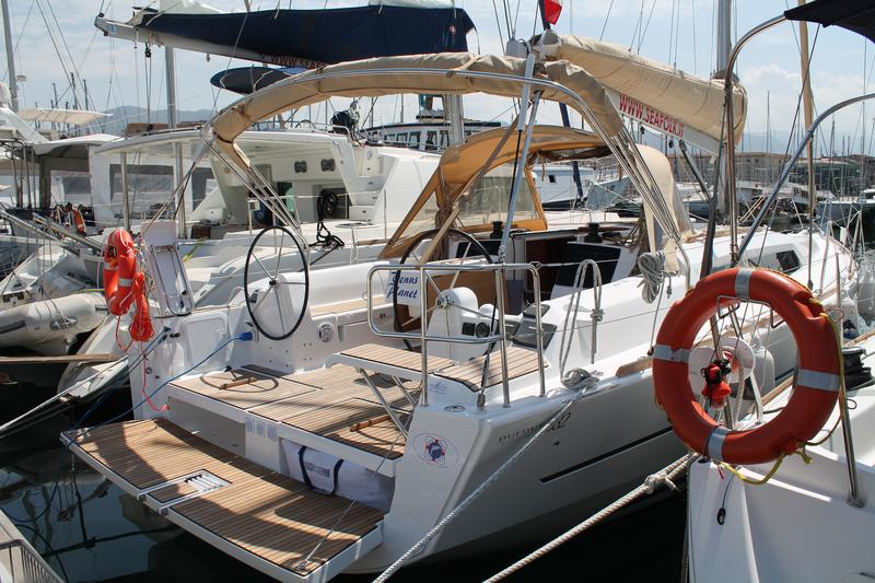 Book yachts online - sailboat - Dufour 382 - Venus Planet - rent