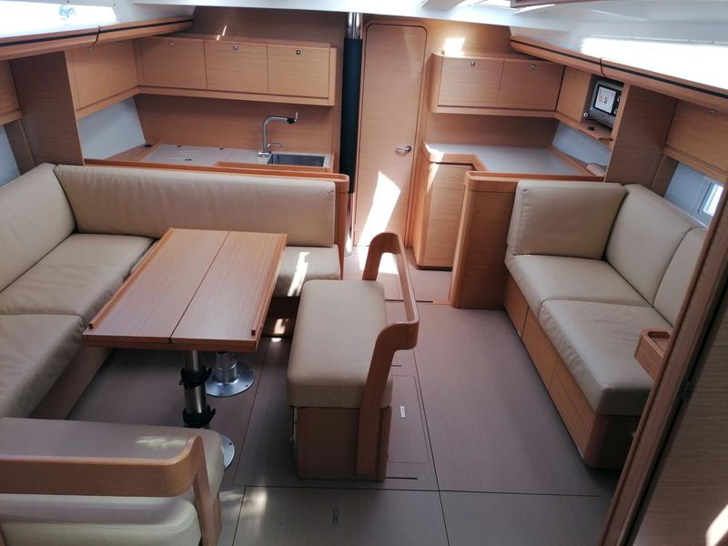 Book yachts online - sailboat - Dufour 520 Grand Large - Malù - rent