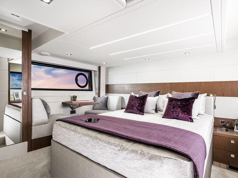 Book yachts online - motorboat - Predator 50 - X - rent