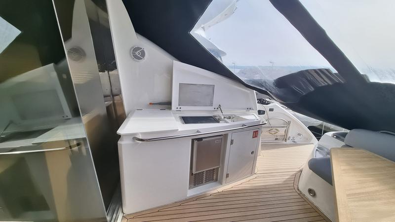 Book yachts online - motorboat - Predator 62 - Ena 1 - rent