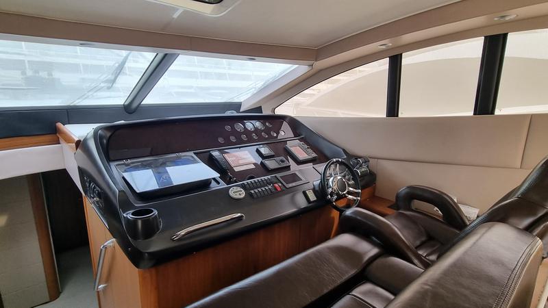 Book yachts online - motorboat - Predator 62 - Ena 1 - rent