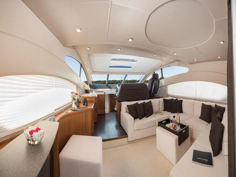 Book yachts online - motorboat - Predator 62 - Ena 1 - rent