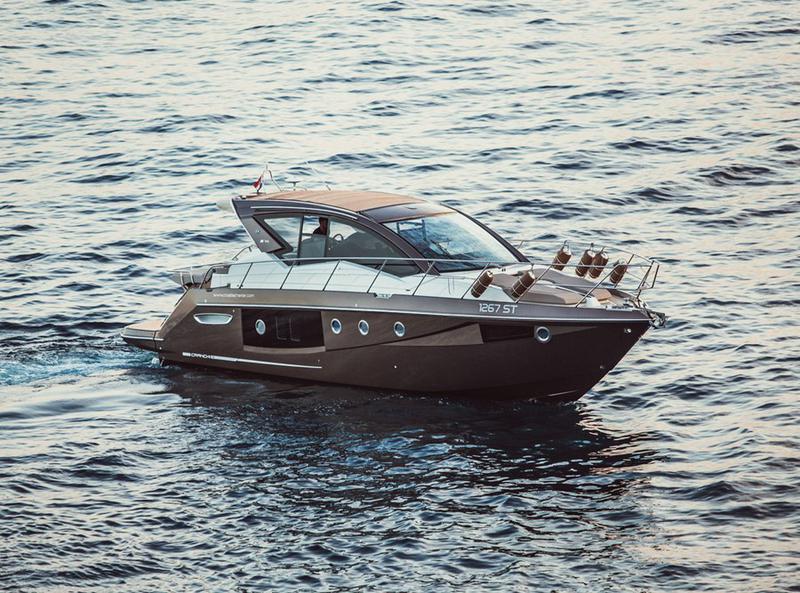 Book yachts online - motorboat - Cranchi M44 HT - Brown Sugar - rent