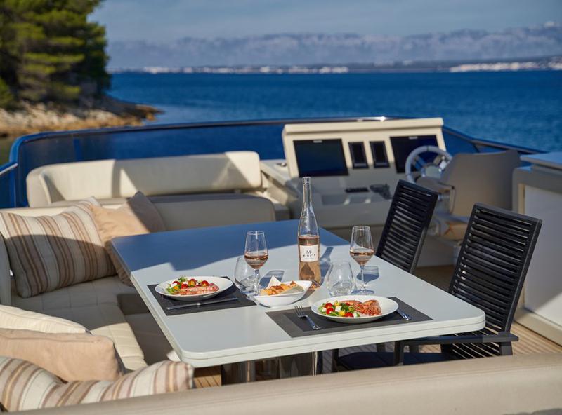 Book yachts online - motorboat - Azimut 72 - Relax of Croatia - rent