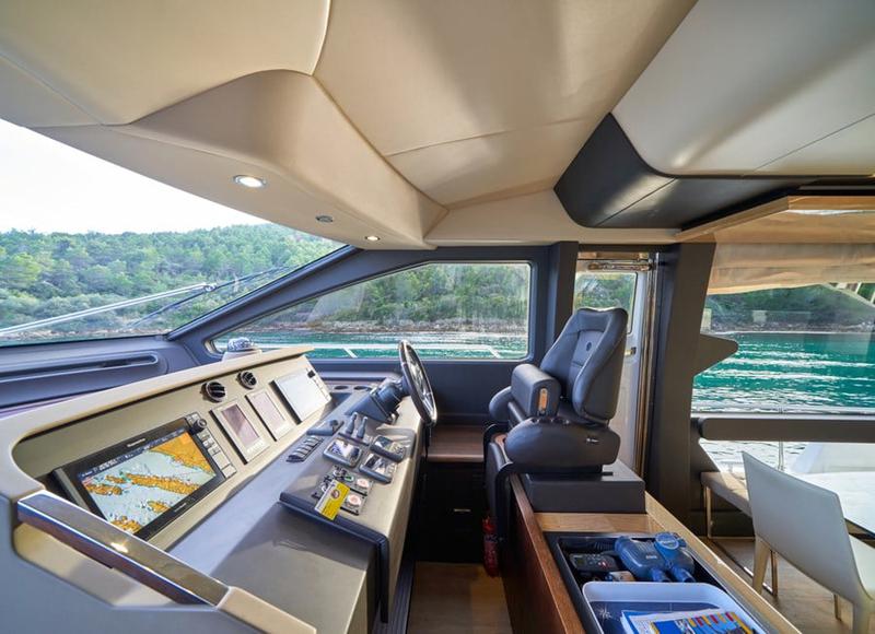 Book yachts online - motorboat - Azimut 72 - Relax of Croatia - rent