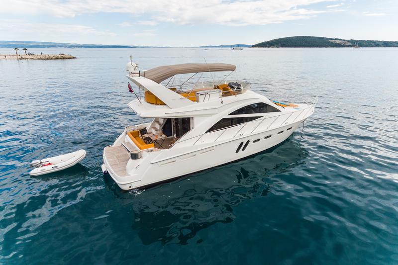 Book yachts online - motorboat - Sealine T 50 - Maja - rent