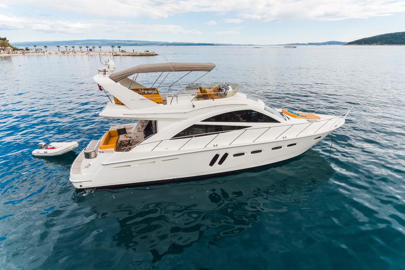 Book yachts online - motorboat - Sealine T 50 - Maja - rent