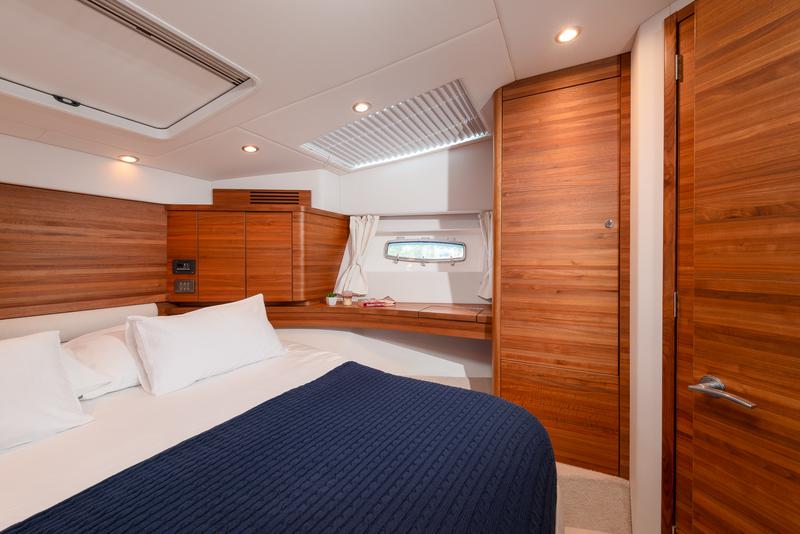 Book yachts online - motorboat - Sealine T 50 - Maja - rent