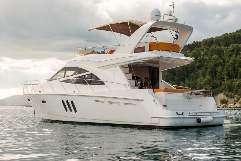 Book yachts online - motorboat - Sealine T 50 - Maja - rent